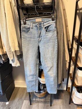 Everlane Light Wash Women’s High-Rise Straight Jeans - size 25 Reg